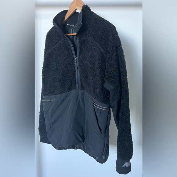 New Balance Sweaters - New Balance Q Speed Sherpa Anorak - Black